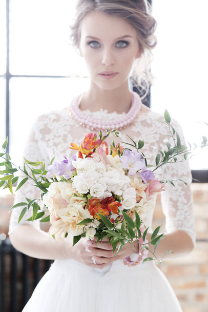Beautiful bride in wedding dress - Foto, Imagem