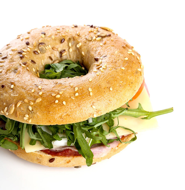 Delicious bagel sandwich on the table - Foto, immagini