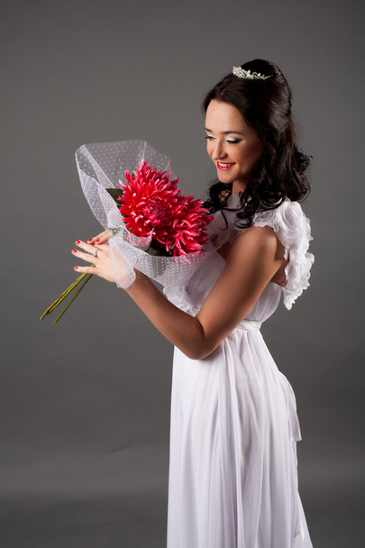 Bride with bouquet of flowers - Фото, изображение