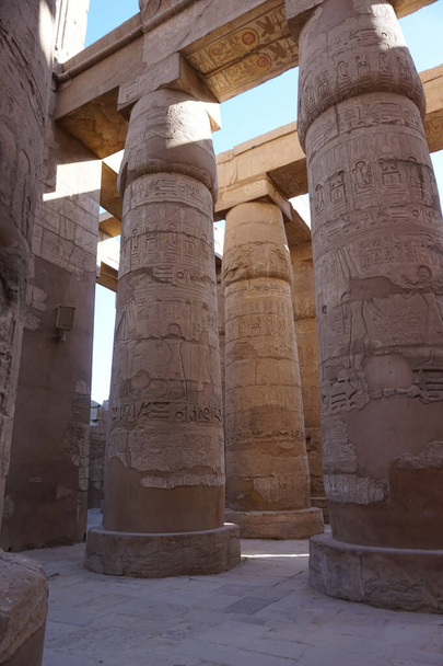 Suuri Hypostyle Hall ja pilvet temppelit Karnak Egypti - Valokuva, kuva
