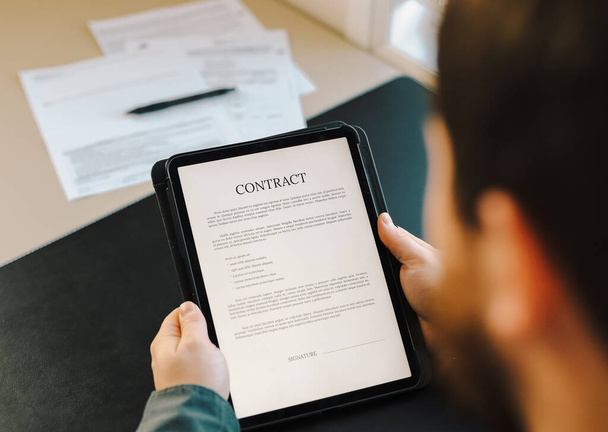 Businessman showing contract template on tablet. - Photo, Image