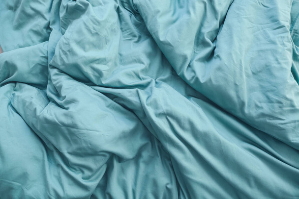 Sauberes Laken auf dem Bett, Ansicht von oben - Foto, Bild
