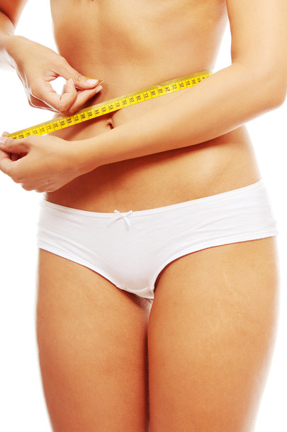 Young woman measuring her waist - Фото, зображення