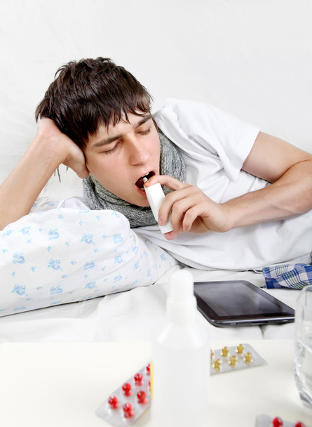 beteg fiatal ember az influenza - Fotó, kép