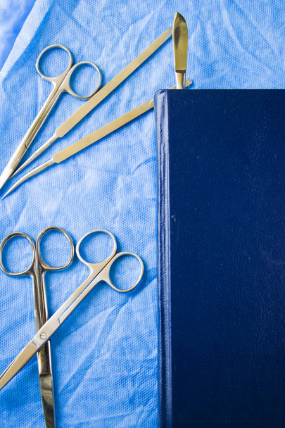 Kit de disección - Herramientas de acero inoxidable para estudiantes de medicina de anatomía, biología, veterinaria, biología marina y libro de aprendizaje - Foto, imagen