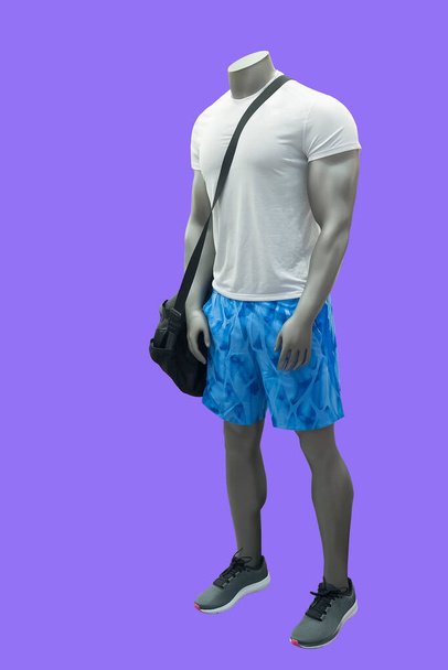 Чоловічий маннекін у спортивному спортивному одязі, ізольований
. - Фото, зображення