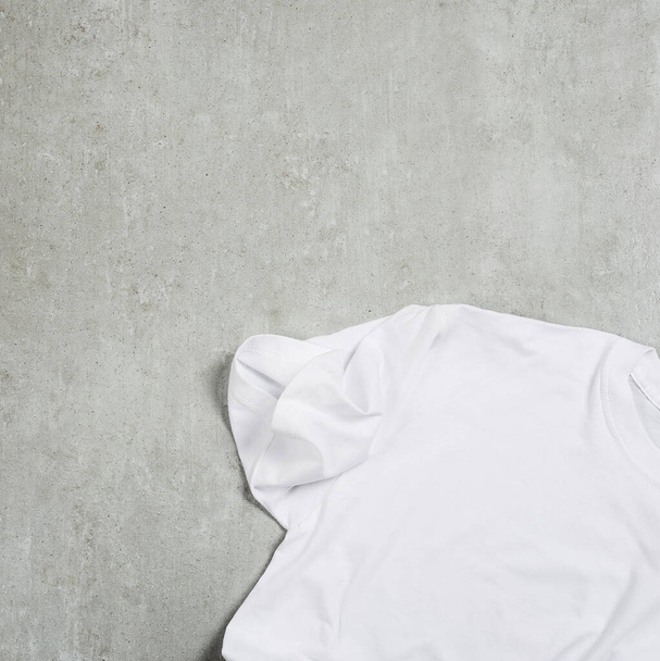 White shirt on the table - 写真・画像