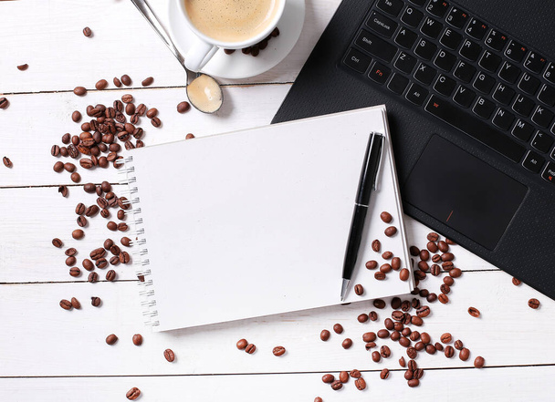 Смачна кава на столі
 - Фото, зображення