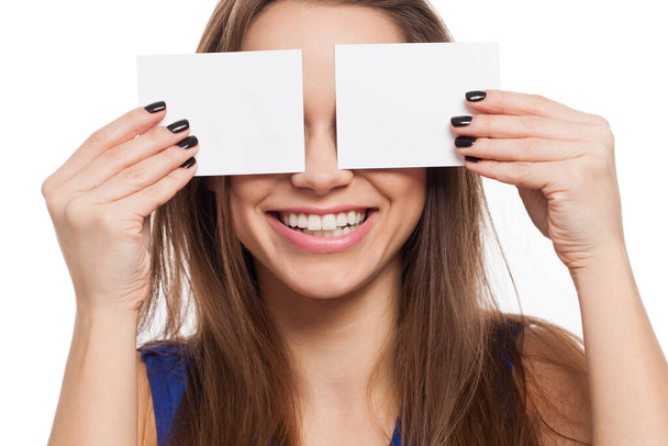 Beautiful young woman close eyes with blank card - Фото, зображення