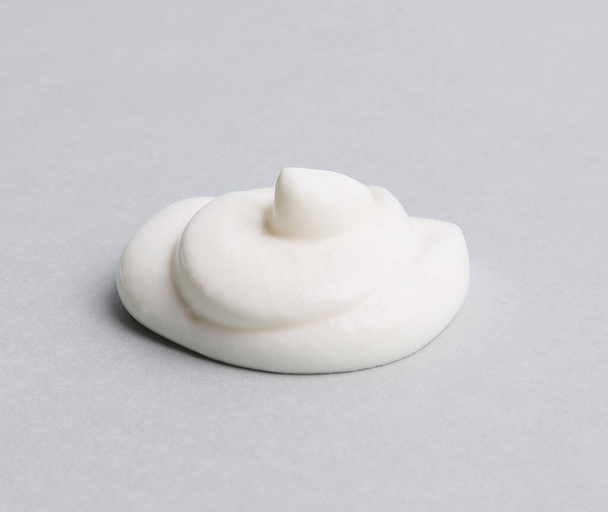 Вкусный йогурт на столе - Фото, изображение