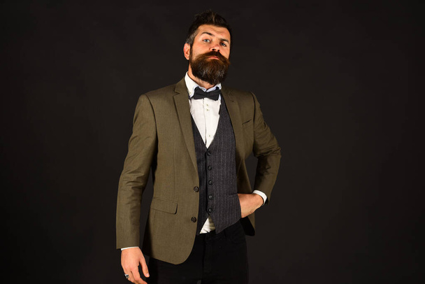 Man in retro smart suit and vest on brown background. - Φωτογραφία, εικόνα