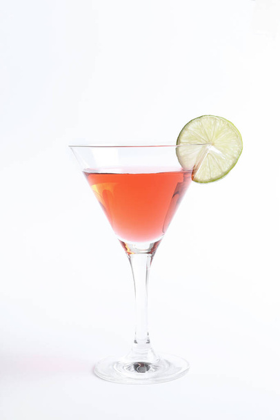 Алкоголь. Cosmopolitan на столе - Фото, изображение