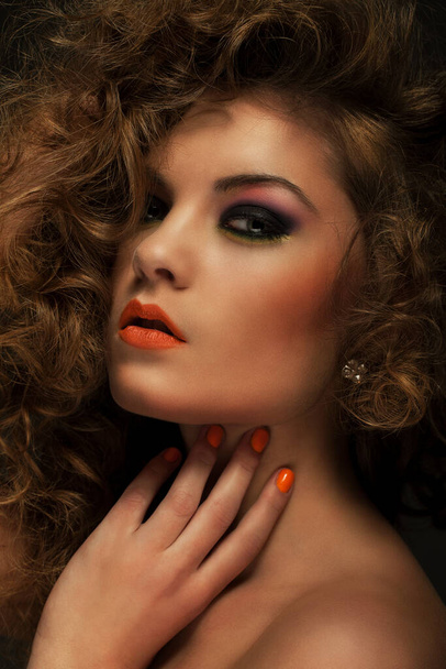 Beautiful caucasian woman with curls and evening makeup - Foto, Imagem