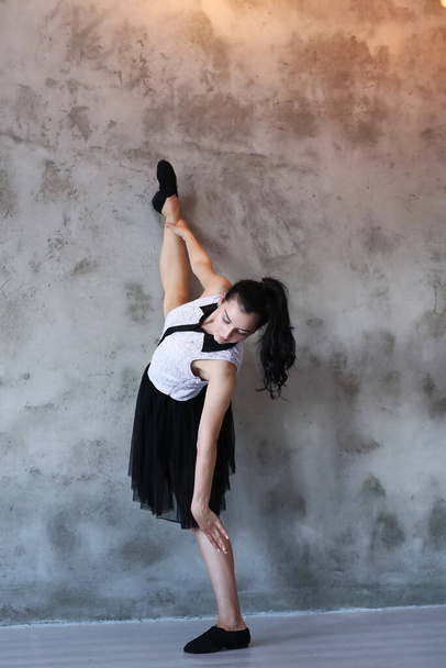 Flexible woman in the dance studio - Photo, Image