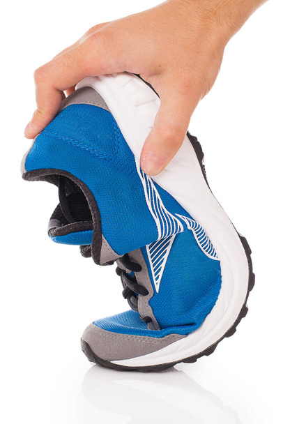 Beyaz arka planda bir çift mavi spor ayakkabısının resmi - Fotoğraf, Görsel