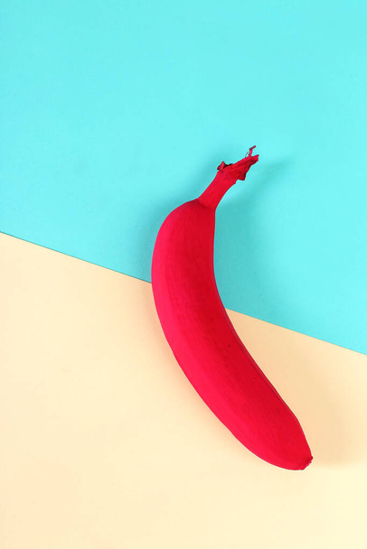 Design. Painted banana on the table - Foto, imagen