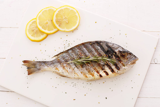 Essen, Abendessen. Köstlicher frittierter Fisch - Foto, Bild