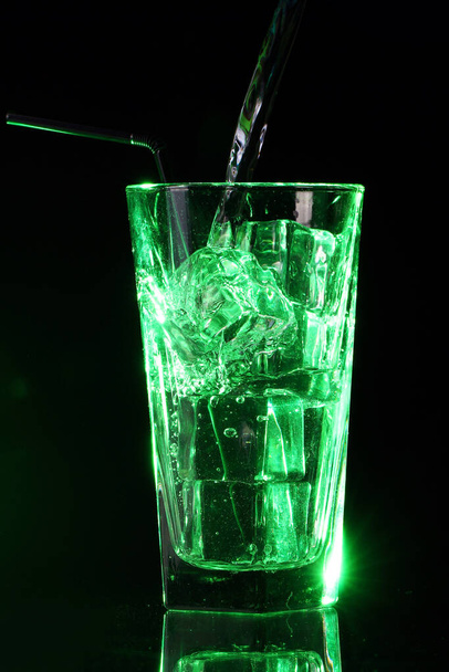 Green acid cocktail with ice  - Foto, afbeelding