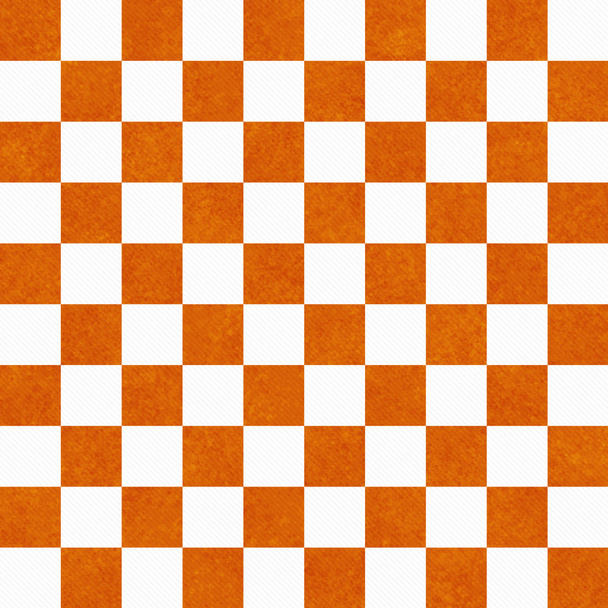 яскраві помаранчевому і білому шашки на фоні текстурованою тканина - Фото, зображення