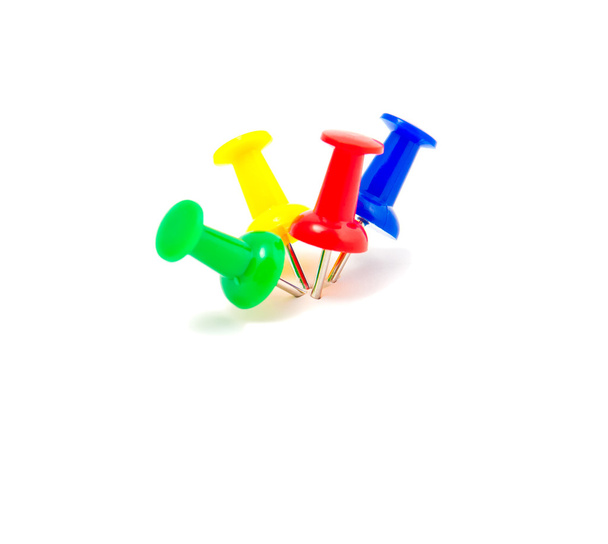 kleurrijke push pins - Foto, afbeelding