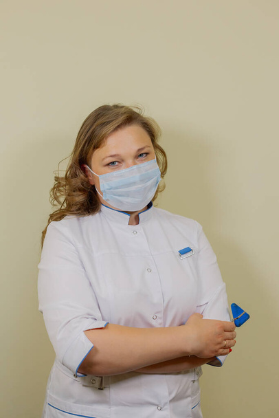 Woman neurologist in a mask on the background of a yellow wall. - Photo, Image