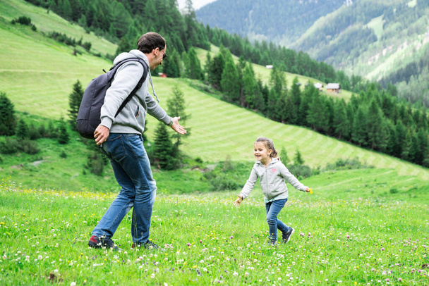Father Playing With Child Girl In Mountains In Austria Travel - Foto, Imagem