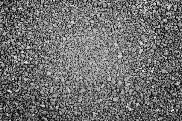 Piccola roccia grigia struttura del terreno. nero piccolo sfondo di pietra stradale. ghiaia ciottoli pietra texture senza soluzione di continuità. sfondo scuro di ghiaia granito schiacciato, da vicino. argilla aggregante - Foto, immagini
