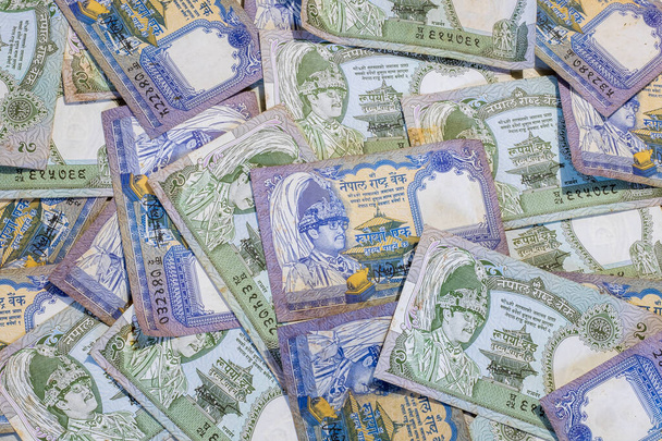 Фон банкнот Непала 1 и 2 рупии. - Фото, изображение