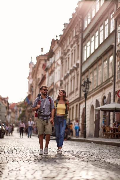 Walking at vacation at Europe.Young man and woman traveling together smiling and enjoying at summer vacation. - Foto, Imagem