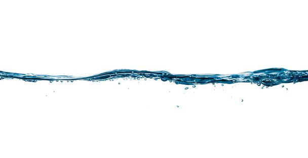 Onda di acqua blu pulito isolato su sfondo bianco - Foto, immagini