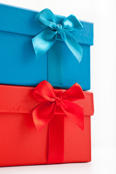 Red and blue gifts with ornamental bows - Foto, immagini