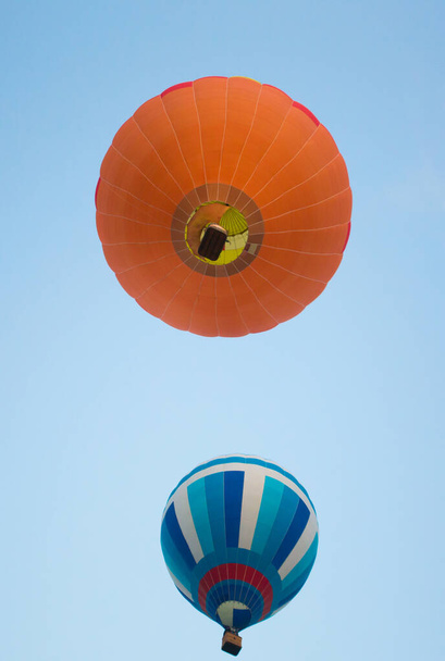 Big balloon flies against the sky - Foto, imagen