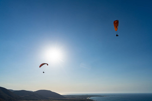 Paralotniarstwo w północnej tunezji - Cap Angela - Zdjęcie, obraz