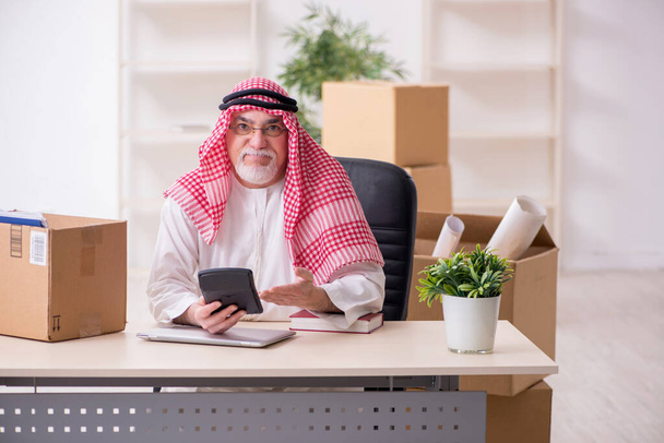 Old arab businessman in office relocation concept - Photo, Image