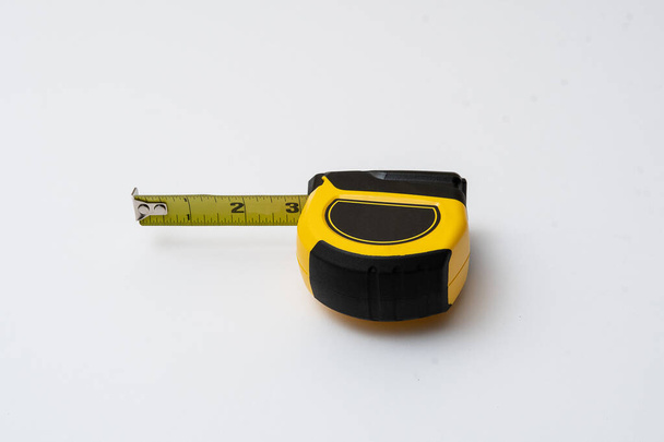 Měřítko páskového pravítka na bílém izolovaném pozadí - Fotografie, Obrázek