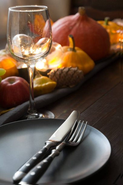 Fall place setting with pumpkins, autumn harvest. Thanksgiving Day. Close up. - Foto, afbeelding