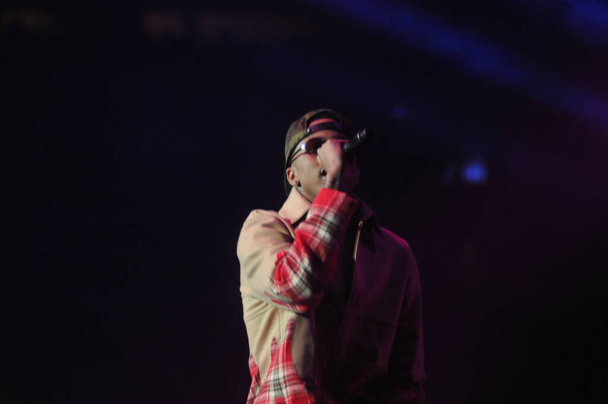 R&B Singer Usher performs at the Amway Center in Orlando Florida on December 12, 2015. - Foto, Imagem
