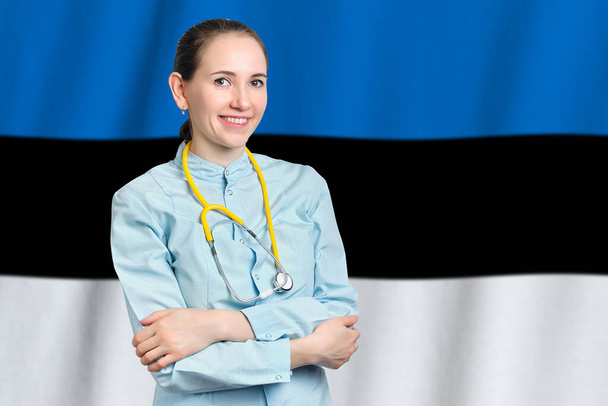 Republiek Estland gezondheidszorg concept met arts op achtergrond. Medische verzekering, werk of studie in het land - Foto, afbeelding