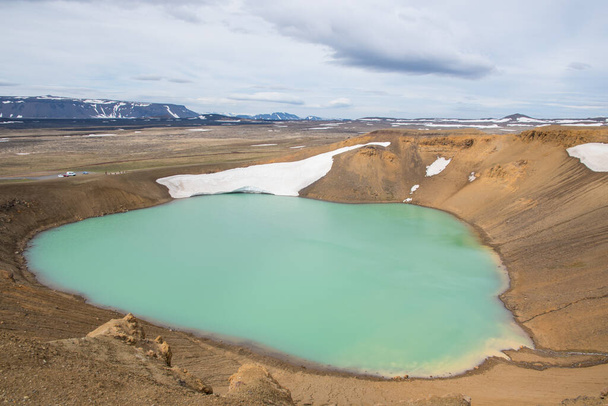 北アイスランドのクラフラ火山の湖とヴィティクレーター - 写真・画像