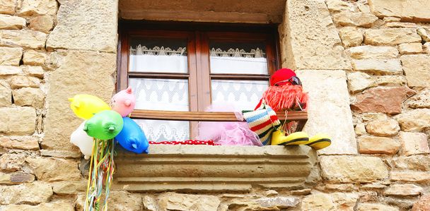 okno s hračkami, před mura - Fotografie, Obrázek