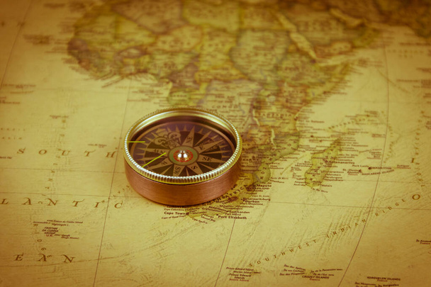 Kompas na staré mapě světa. Retro styl - Fotografie, Obrázek