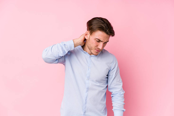 Young caucasian man posing in a pink background isolated suffering neck pain due to sedentary lifestyle. - Photo, Image