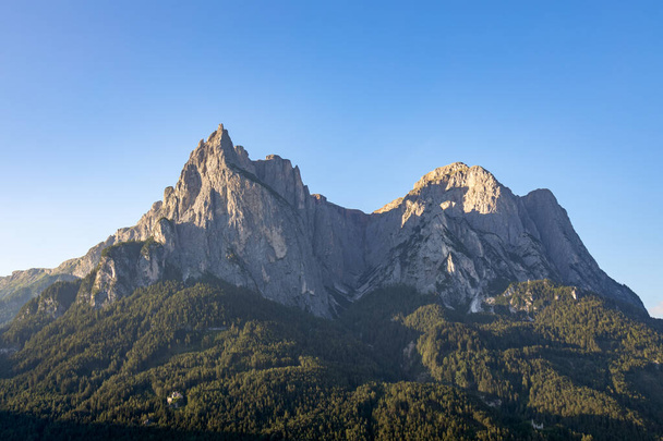Вид на гору Шилиар, Южный Тироль, Италия - Фото, изображение