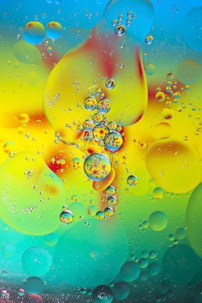 Gotas de aceite en agua abstracta
 - Foto, Imagen