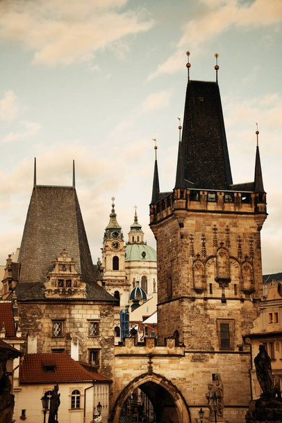 Praag uitzicht op de stad met historische gebouwen in Tsjechië - Foto, afbeelding