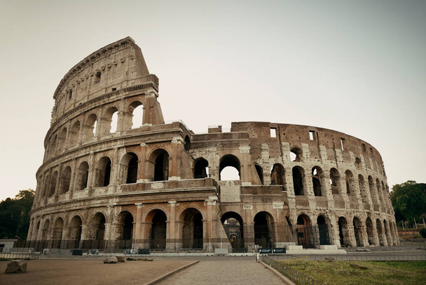 Le Colisée est l'architecture symbolique de Rome et de l'Italie - Photo, image