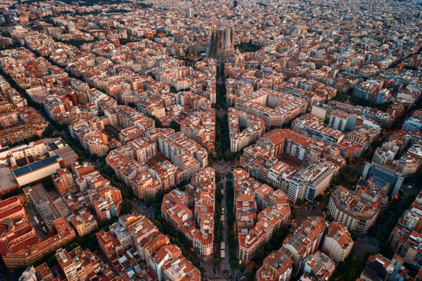 Барселонська вулиця з гарними візерунками в Іспанії.. - Фото, зображення