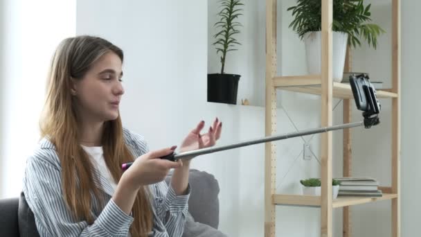 kaukázusi nő rekord vlog, miután video chat a családdal okostelefon - Felvétel, videó