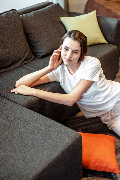 Young woman pretty relaxing on couch in living room. Casual style indoor shoot - Foto, imagen