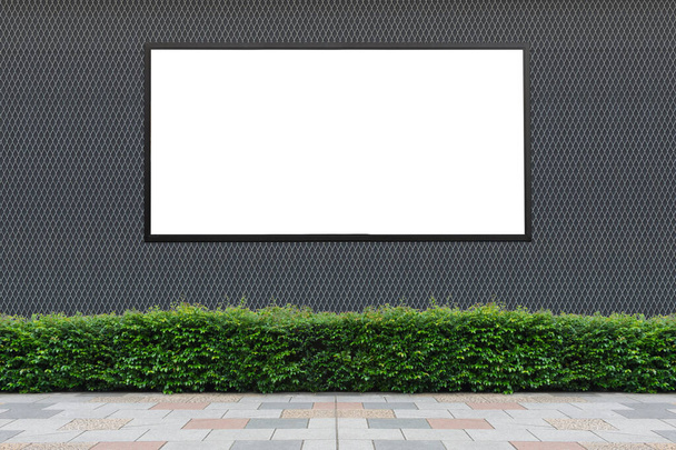 Μεγάλη λευκή πινακίδα σε έναν τοίχο του δρόμου, πανό με χώρο για να προσθέσετε το δικό σας κείμενο - Φωτογραφία, εικόνα